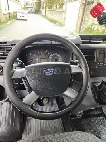 Ford Transit-12