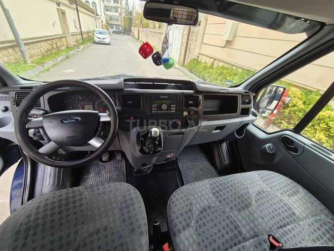 Ford Transit-9