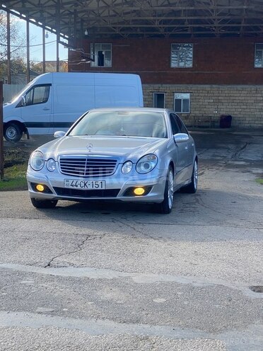 Mercedes E 280-1