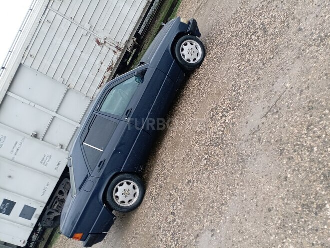 Mercedes 190 1990, 325,680 km - 2.0 l - Xudat