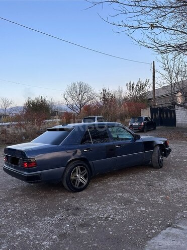Mercedes E 250 1994, 250,000 km - 2.5 l - Naxçıvan