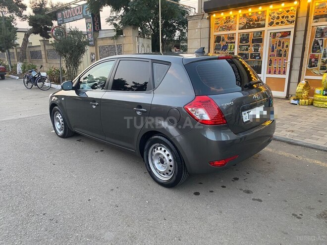 Kia Ceed 2010, 298,000 km - 1.6 л - Cəlilabad