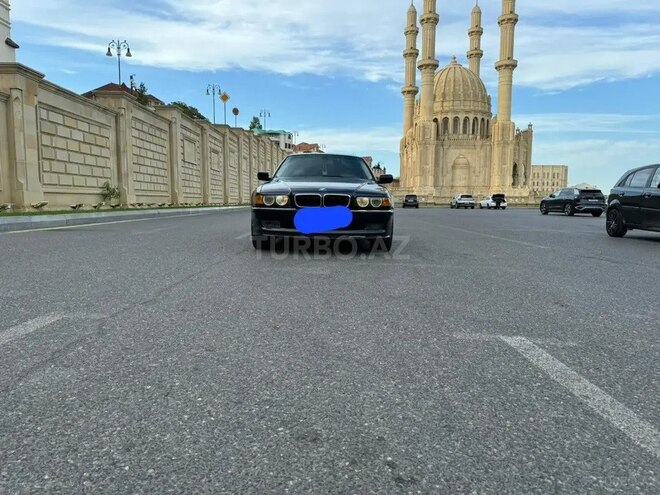 BMW 735 1999, 297,000 km - 3.5 l - Bakı