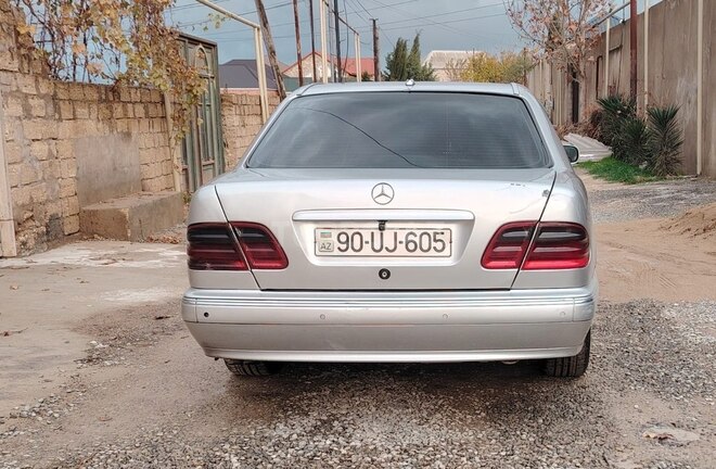 Mercedes E 220 d 2001, 700,000 km - 2.2 л - Bakı