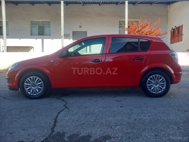 Opel Astra 2009, 168,000 km - 1.4 l - Şəki