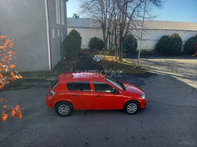 Opel Astra 2009, 168,000 km - 1.4 l - Şəki