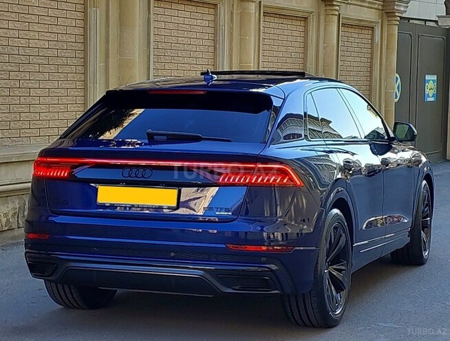 Audi Q8-6