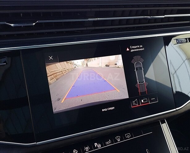 Audi Q8-18