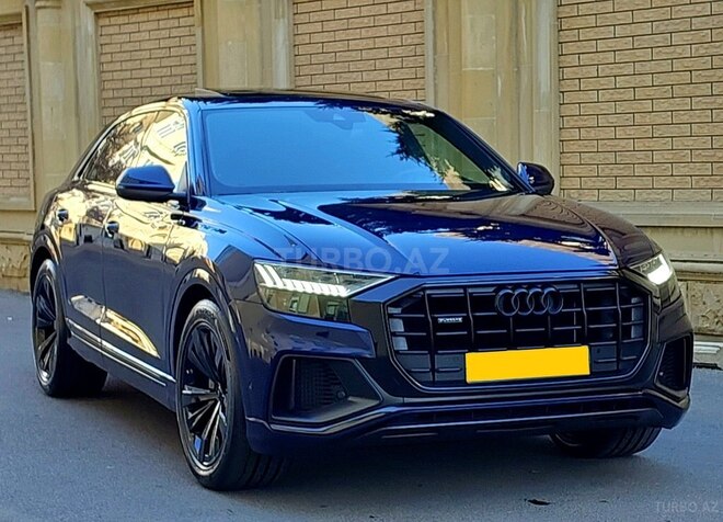 Audi Q8-1