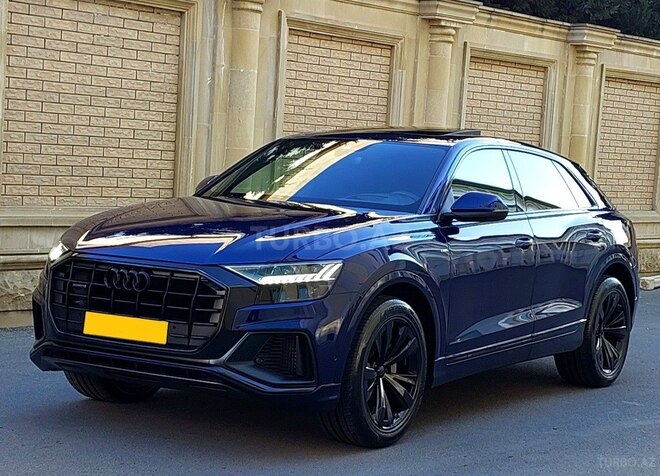 Audi Q8-4