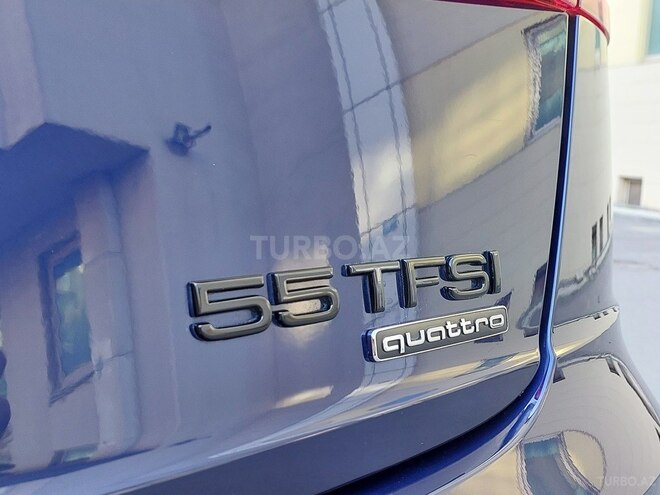 Audi Q8-21