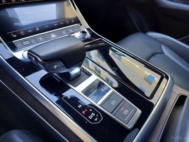 Audi Q8-15