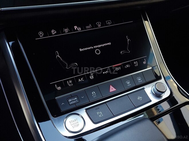 Audi Q8-16