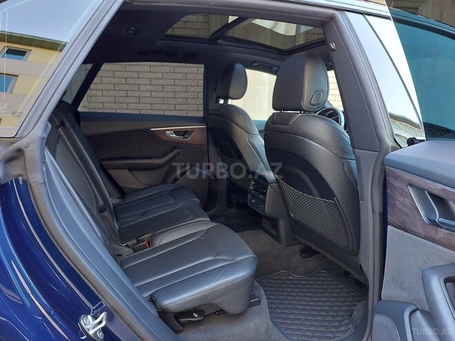Audi Q8-10