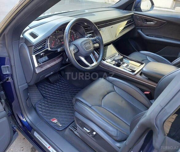 Audi Q8-9