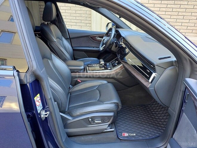 Audi Q8-8