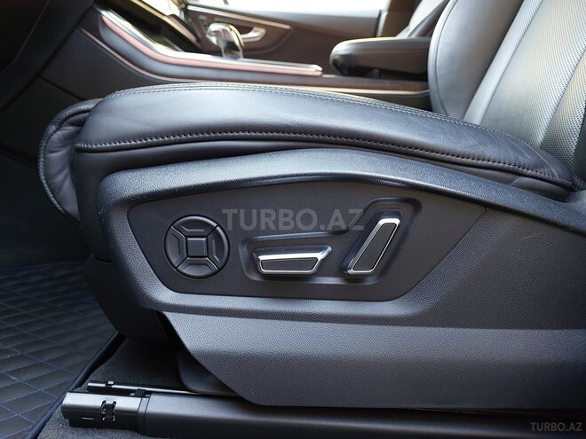Audi Q8-12