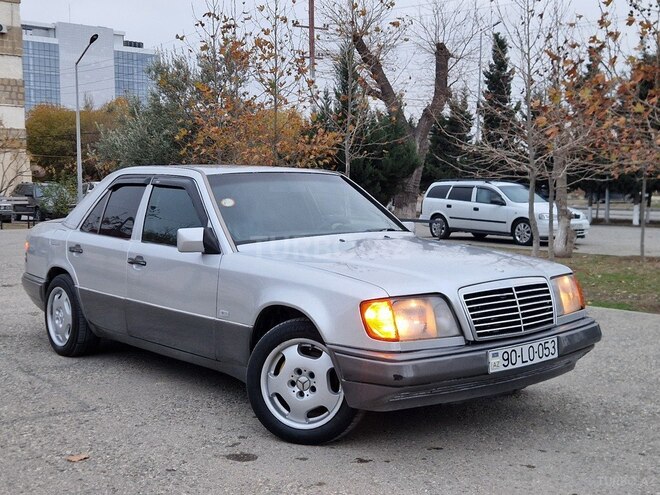 Mercedes E 220 1995, 285,336 km - 2.2 л - Sumqayıt