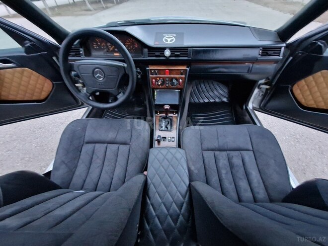 Mercedes E 220 1995, 285,336 km - 2.2 л - Sumqayıt
