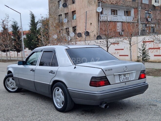 Mercedes E 220 1995, 285,336 km - 2.2 л - Sumqayıt
