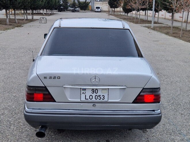 Mercedes E 220 1995, 285,336 km - 2.2 л - Sumqayıt