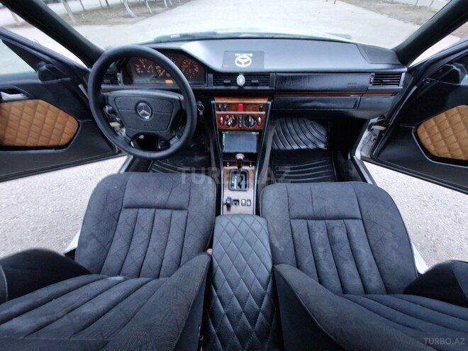 Mercedes E 220 1995, 285,336 km - 2.2 л - Sumqayıt