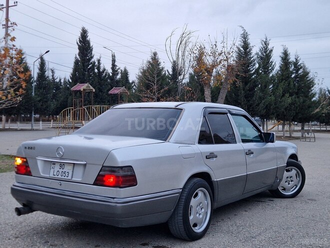 Mercedes E 220 1995, 285,336 km - 2.2 л - Sumqayıt