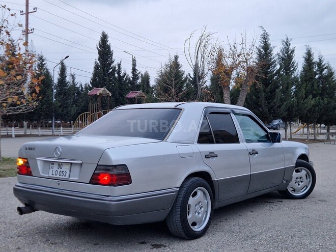 Mercedes E 220 1995, 285,336 km - 2.2 л - Sumqayıt
