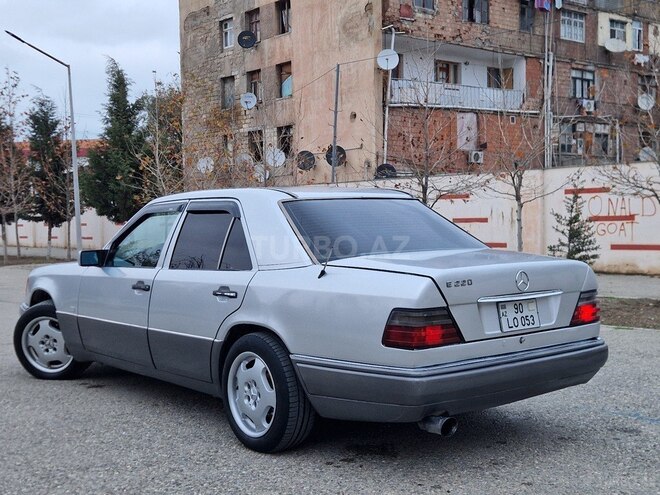 Mercedes E 220 1995, 285,336 km - 2.2 л - Sumqayıt