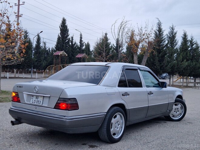 Mercedes E 220 1995, 285,336 km - 2.2 л - Sumqayıt