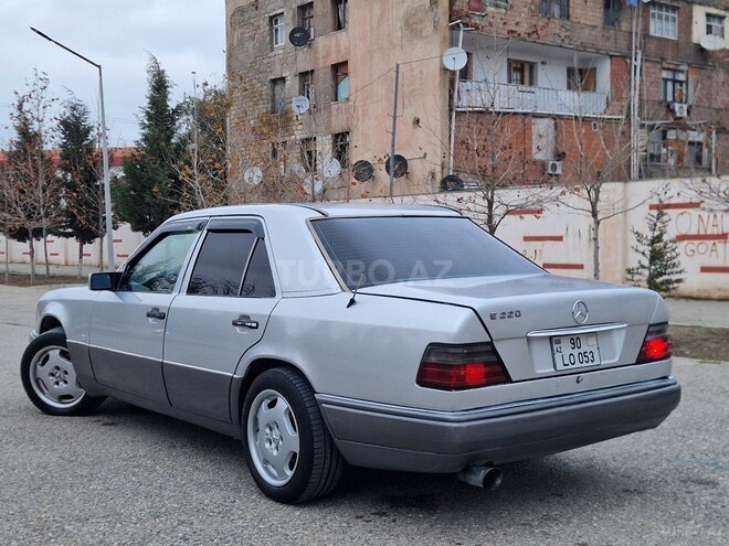 Mercedes E 220 1995, 285,336 km - 2.2 л - Sumqayıt