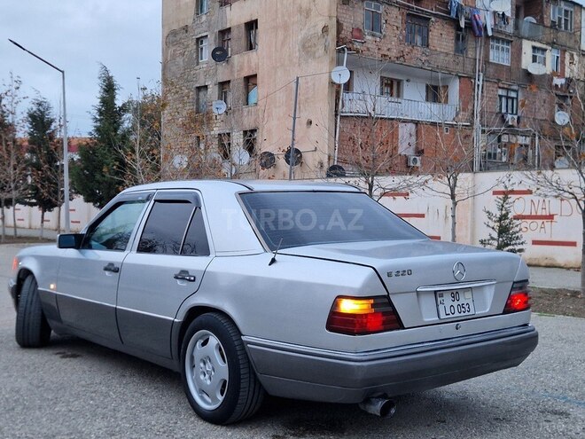Mercedes E 220 1995, 285,336 km - 2.2 л - Sumqayıt