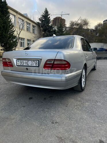 Mercedes E 240 2001, 299,771 km - 2.4 l - Bakı