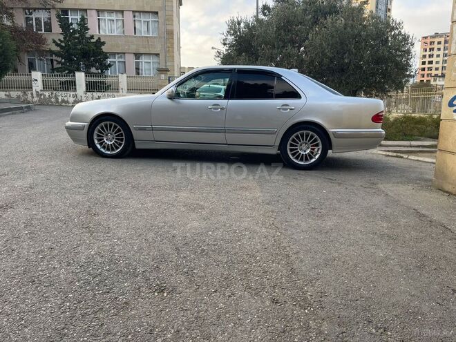 Mercedes E 240 2001, 299,771 km - 2.4 l - Bakı