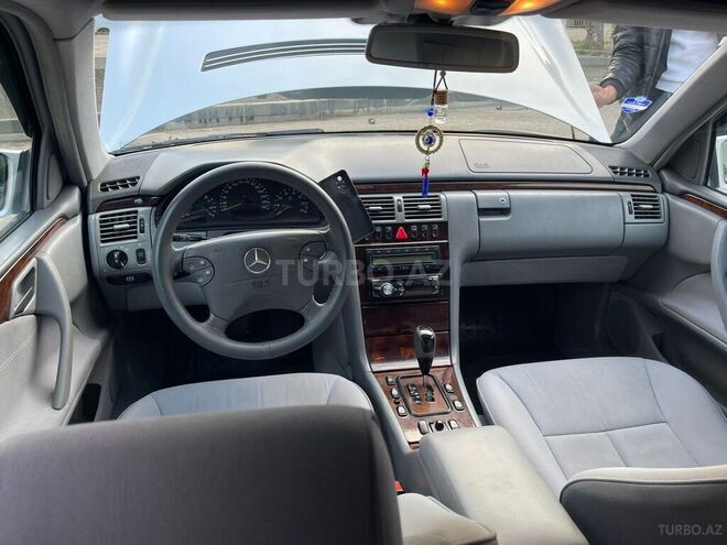 Mercedes E 240 2001, 299,771 km - 2.4 l - Bakı