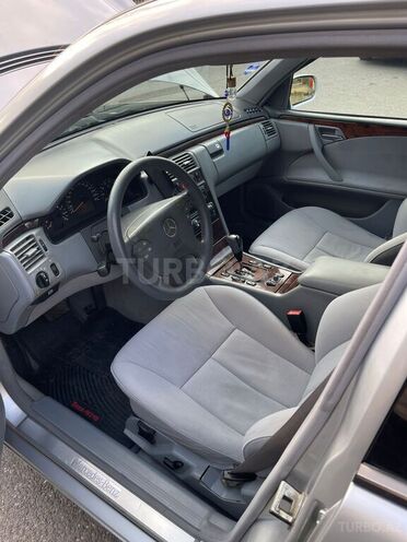 Mercedes E 240 2001, 299,771 km - 2.4 l - Bakı