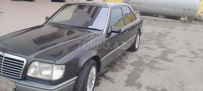 Mercedes E 220 1995, 214,000 km - 2.2 l - Bakı
