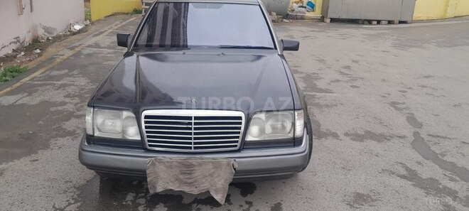 Mercedes E 220 1995, 214,000 km - 2.2 l - Bakı