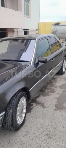 Mercedes E 220 1995, 214,000 km - 2.2 l - Bakı