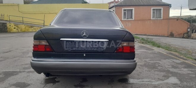 Mercedes E 220 1995, 214,000 km - 2.2 l - Bakı