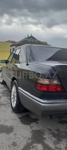 Mercedes E 220 1995, 214,000 km - 2.2 l - Bakı