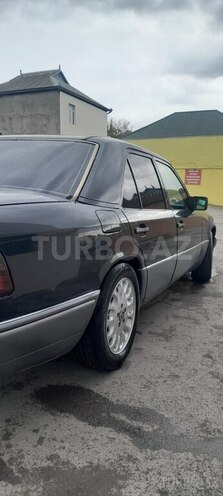 Mercedes E 220 1995, 214,000 km - 2.2 l - Bakı