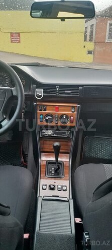 Mercedes E 220 1995, 214,000 km - 2.2 l - Bakı