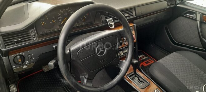 Mercedes E 220 1995, 214,000 km - 2.2 l - Bakı