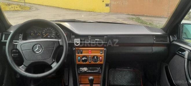 Mercedes E 220 1995, 214,000 km - 2.2 l - Bakı