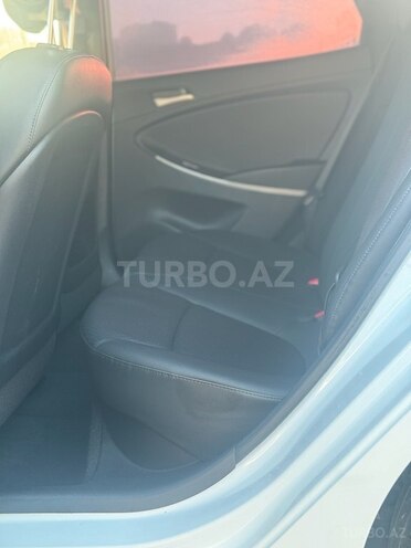 Hyundai Accent 2015, 137,600 km - 1.6 л - Bakı