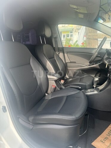 Hyundai Accent 2015, 137,600 km - 1.6 л - Bakı