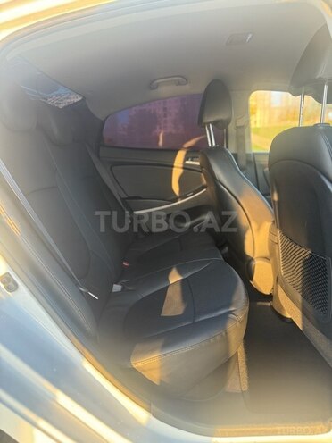 Hyundai Accent 2015, 137,600 km - 1.6 л - Bakı