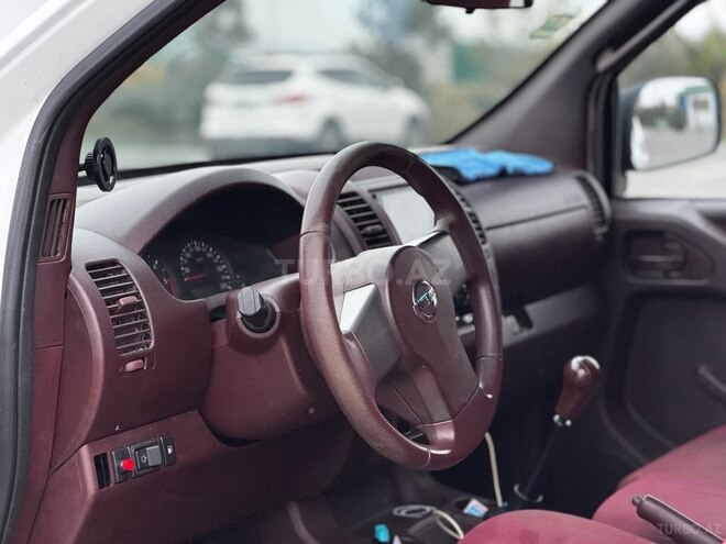 Nissan Navara 2011, 210,000 km - 2.5 l - Bakı