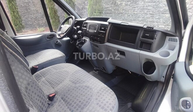 Ford Transit-5
